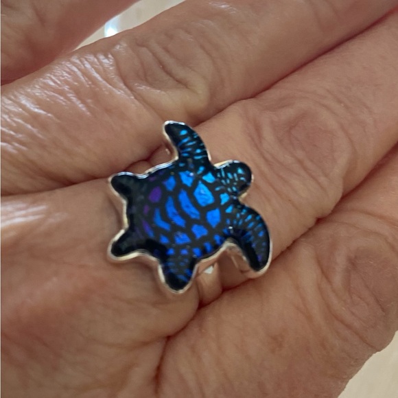SALE! Adorable Dichroic Glass Sea turtle set in 925 Sterling Silver (SIZE 8.5) - Picture 3 of 8